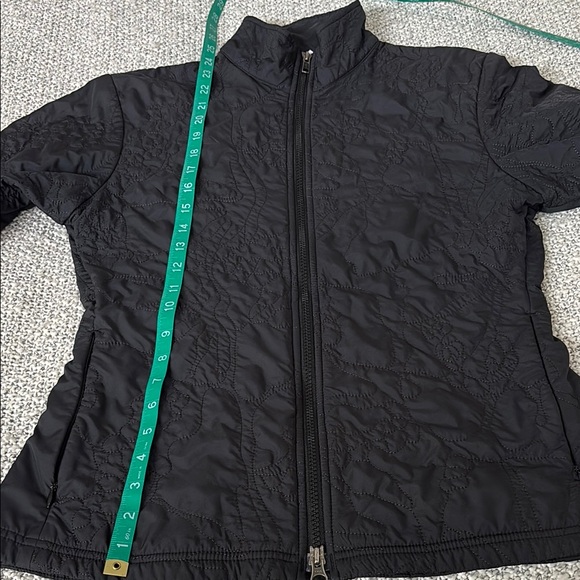 Patagonia Women’s Black Quilted Jacket. Water girl by Patagonia. - Picture 8 of 12